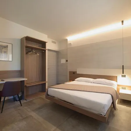 Via Goito 25 & 4* Peschiera del Garda