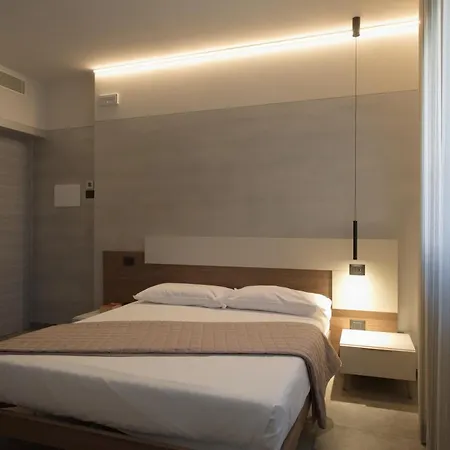 Via Goito 25 & 4* Peschiera del Garda