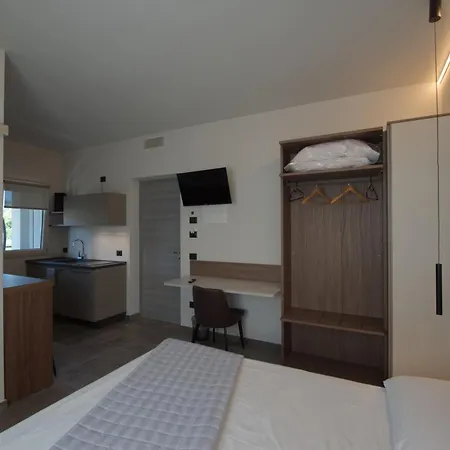 Via Goito 25 & 4* Peschiera del Garda