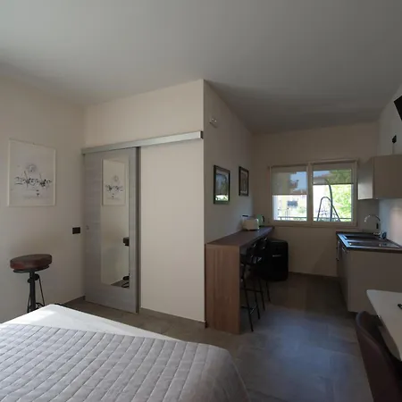 Via Goito 25 & 4* Peschiera del Garda