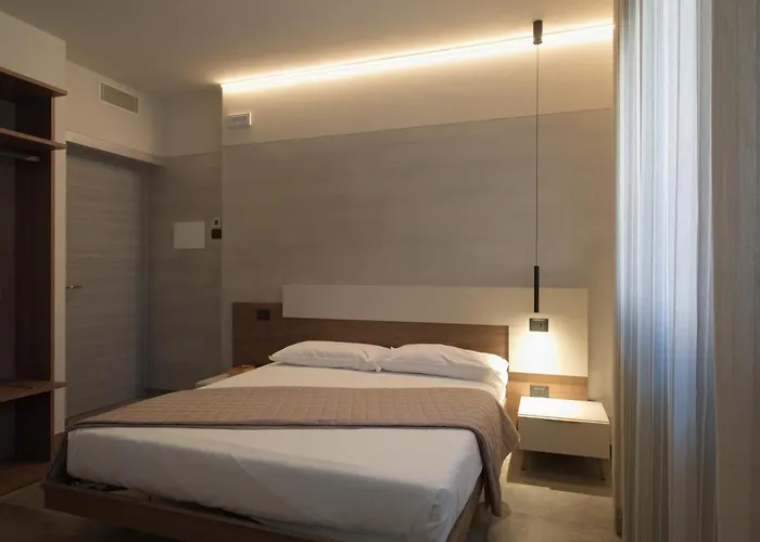 Via Goito 25 & 4* Peschiera del Garda