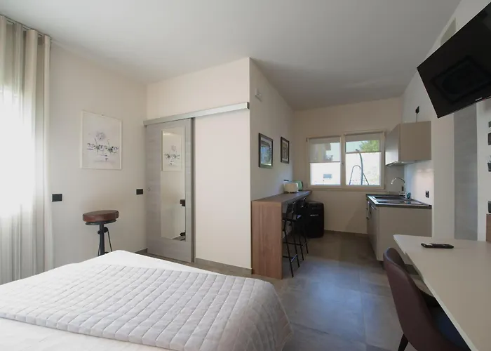 Via Goito 25 & 4* Peschiera del Garda