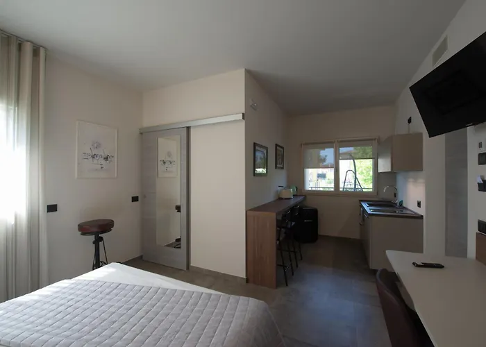 Via Goito 25 & 4* Peschiera del Garda