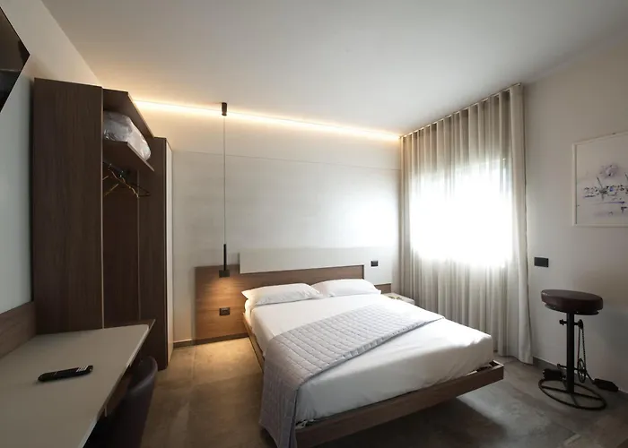 Via Goito 25 & Penzion 4*